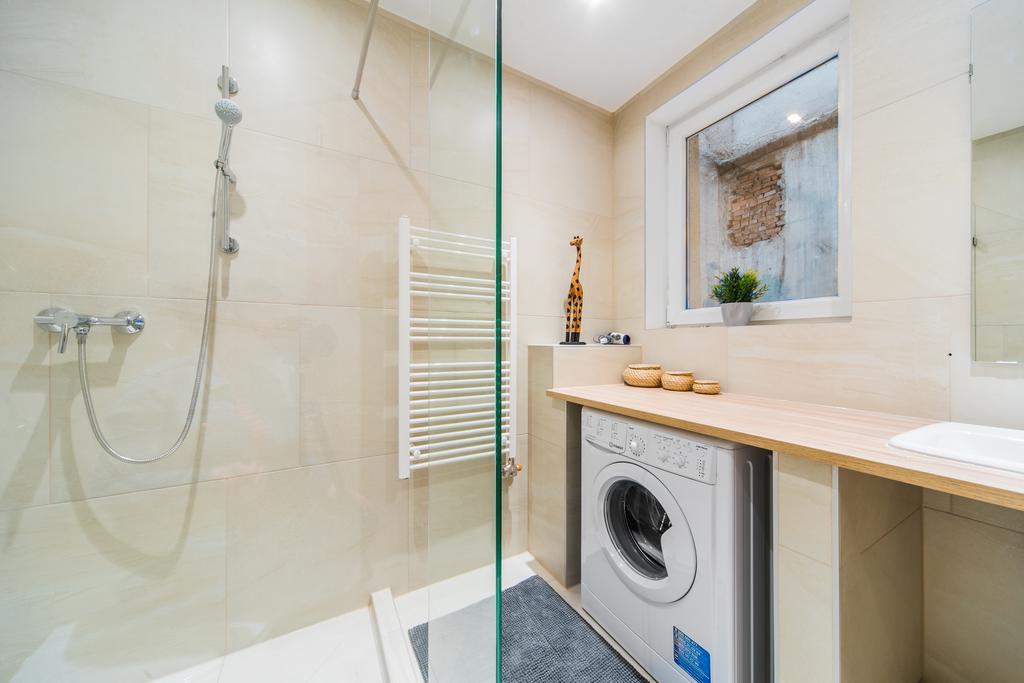 Astoria Airconed Apartments Budapest Ngoại thất bức ảnh